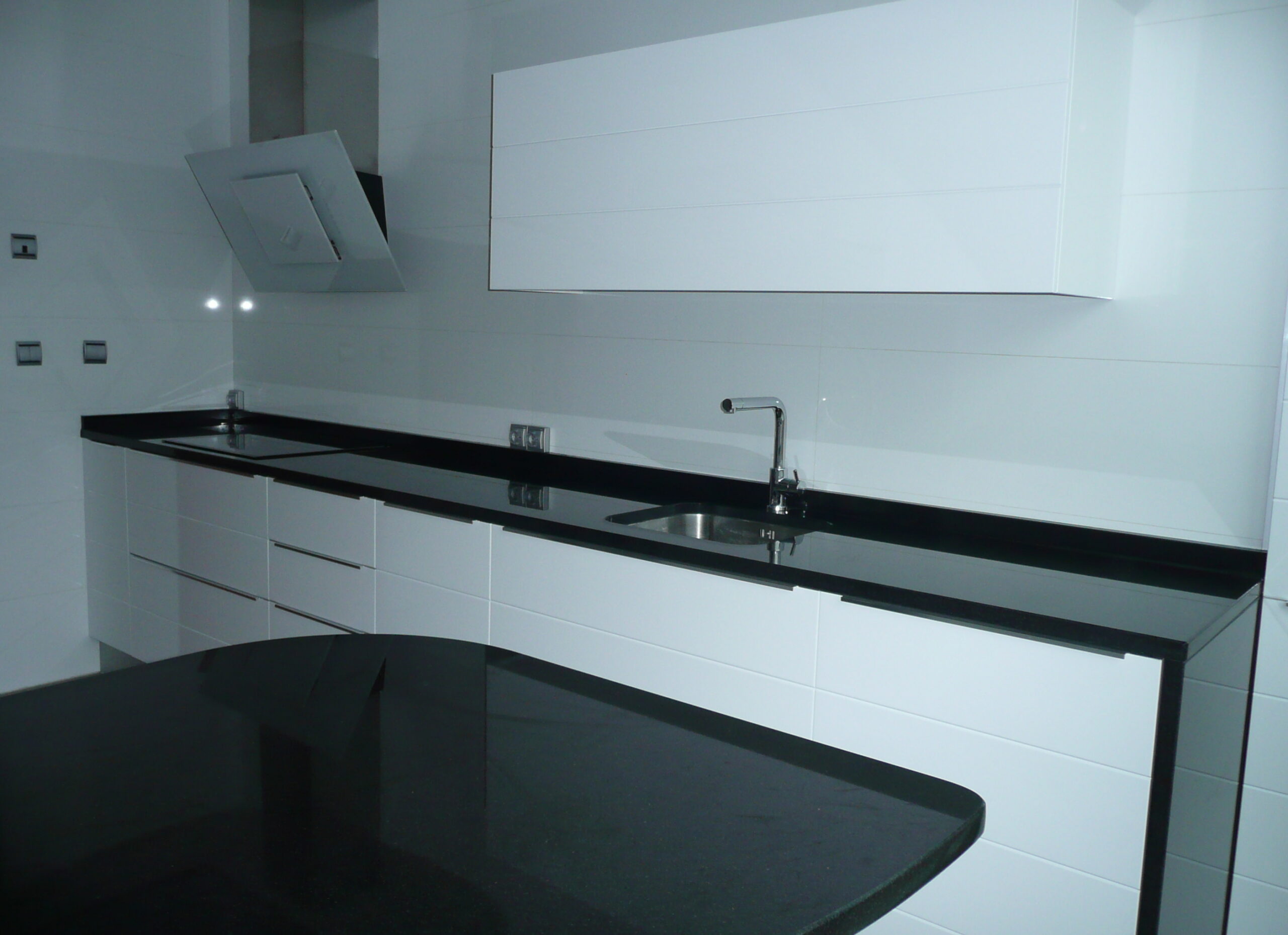 Cocina en blanco y negro